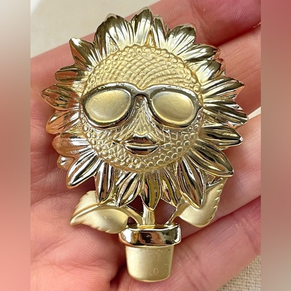 AJC Jewelry - VINTAGE AJC GOLDEN SUNFLOWER NEEDS BATTERIES MUSICAL BROOCH